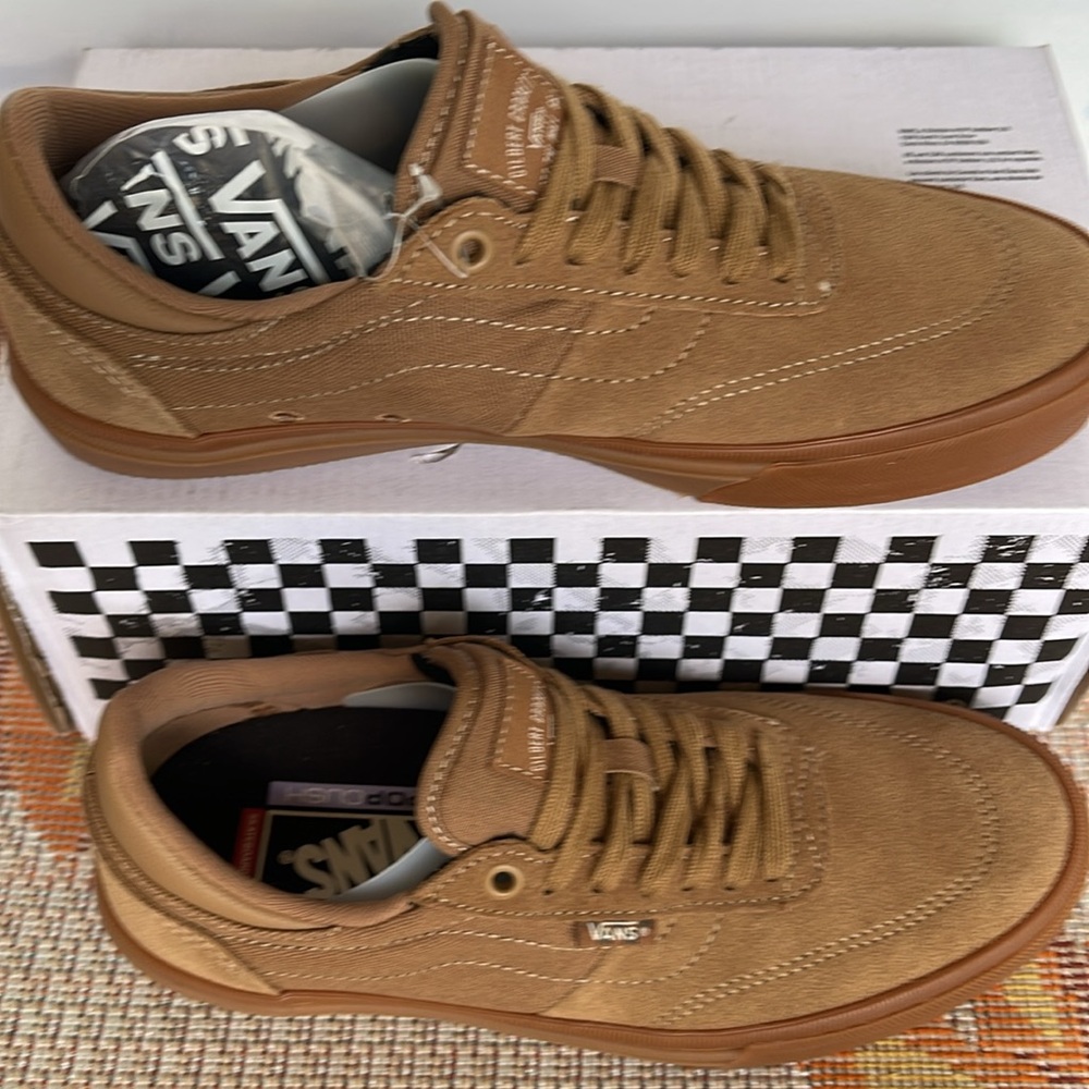 Vans WMNS Gilbert Crockett
Brown/Gum
VN0A5JIFB7G
Sneakers - Picture 3 of 16